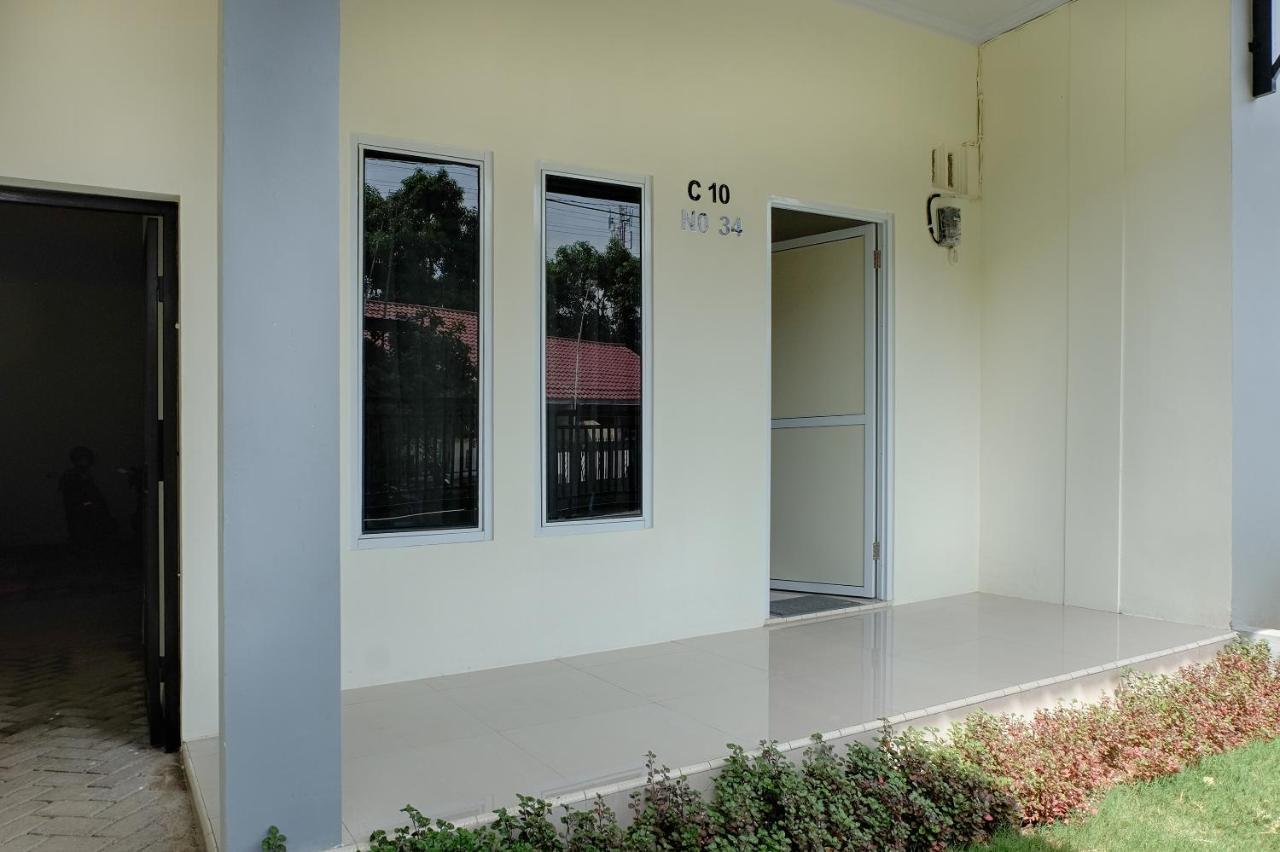 Homestay Danesti Syariah Near Bandara Sultan Hasanuddin Makassar Exterior photo