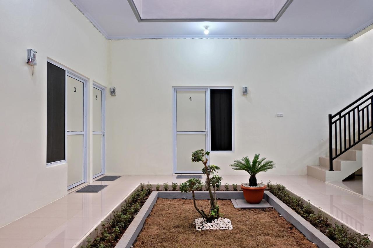Homestay Danesti Syariah Near Bandara Sultan Hasanuddin Makassar Exterior photo